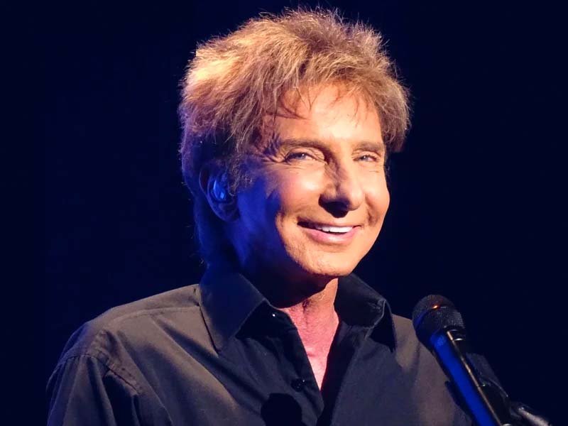 Barry Manilow at Spectrum Center